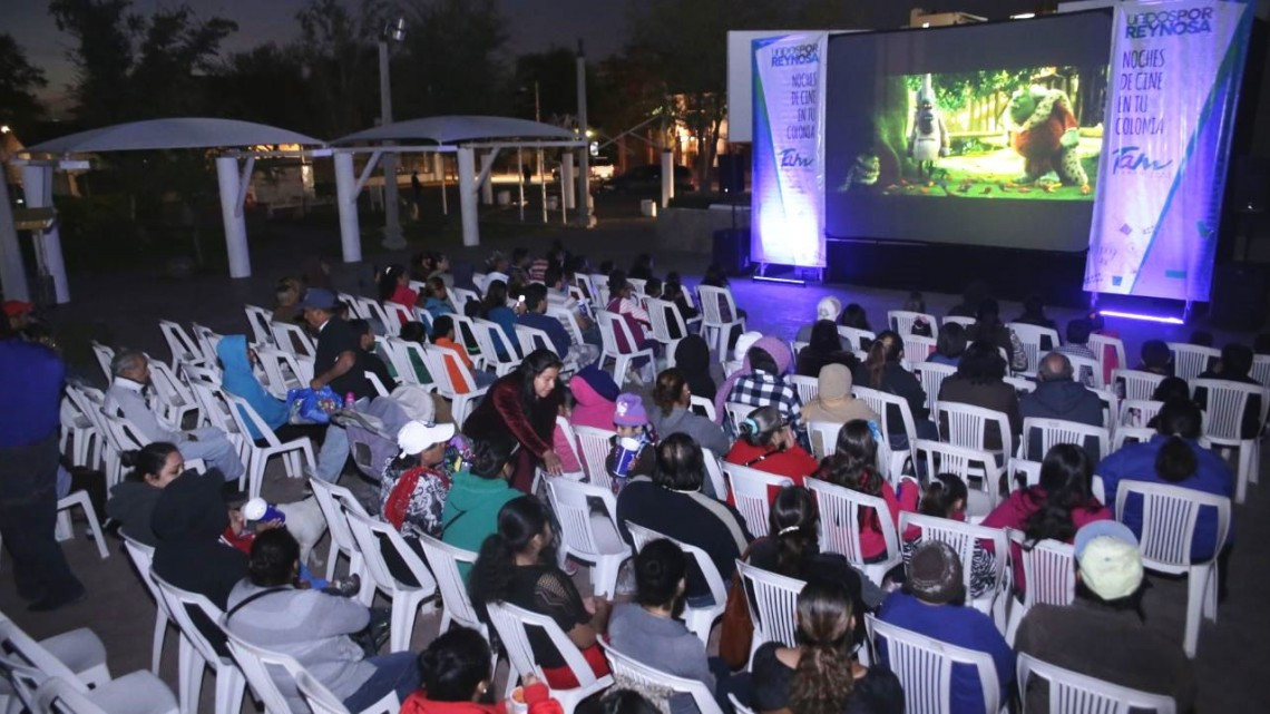 Fomentan convivencia con "Cine en tu Colonia"