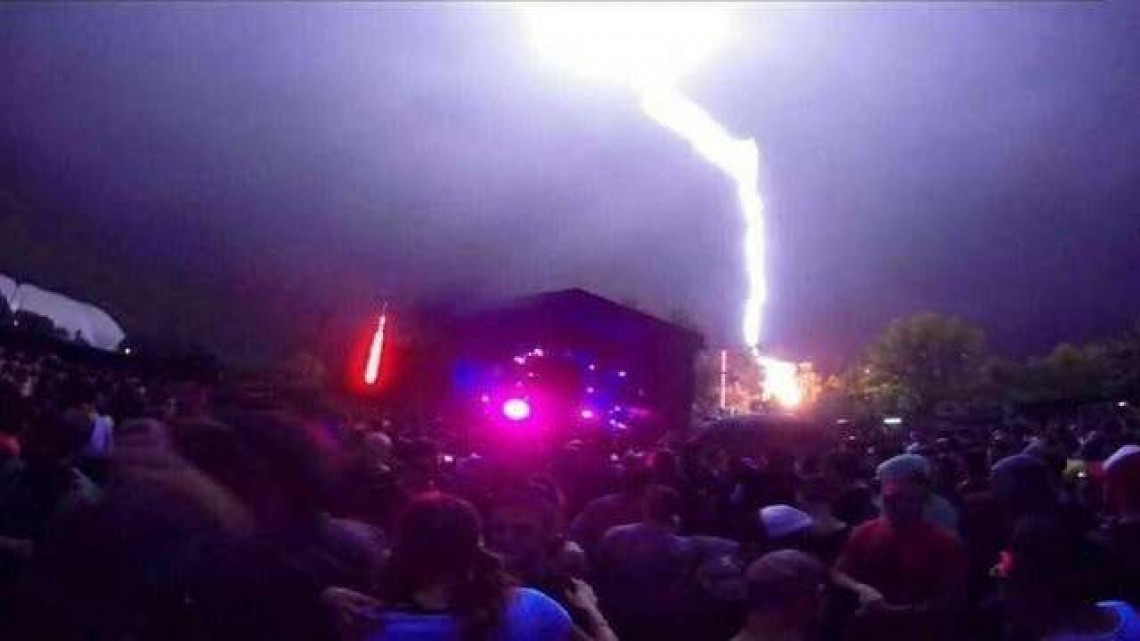 El rayo que cayó en medio de una fiesta electrónica