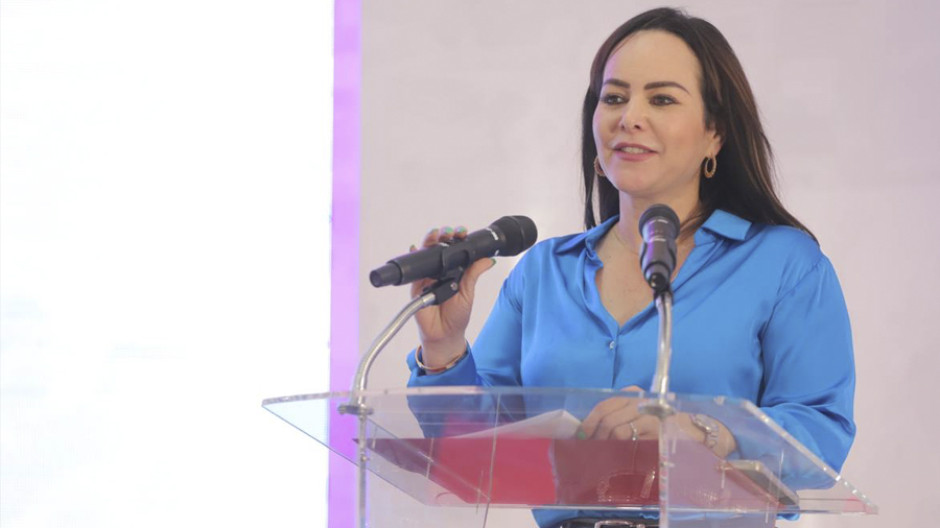 Cumple Gobierno Municipal con pago de becas UNE 2024 y apoyo para maestros