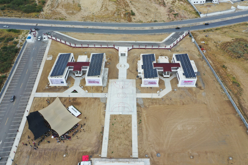 Entrega alcaldesa Carmen Lilia Canturosas la primera preparatoria autosostenible de Tamaulipas