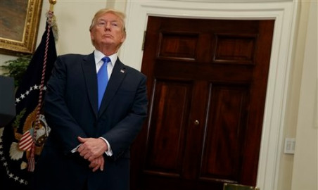 Trump anuncia proyecto que limita migración legal