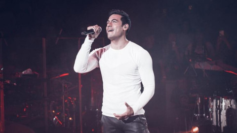 Carlos Rivera se presenta con éxito en el Domo Care