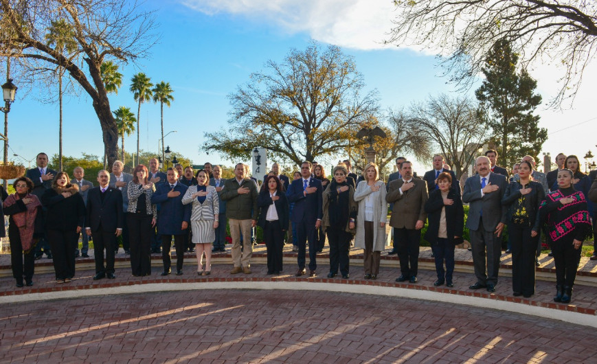 Alcalde preside primera ceremonia de honores a la bandera de 2018 