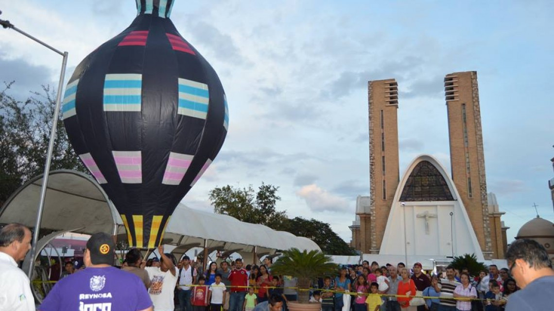 Realizan exposición de globos de cantoya gigantes
