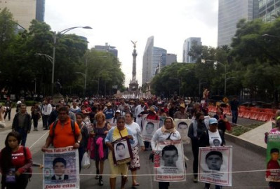 Exigen padres de los 43 esclarecimiento de los hechos