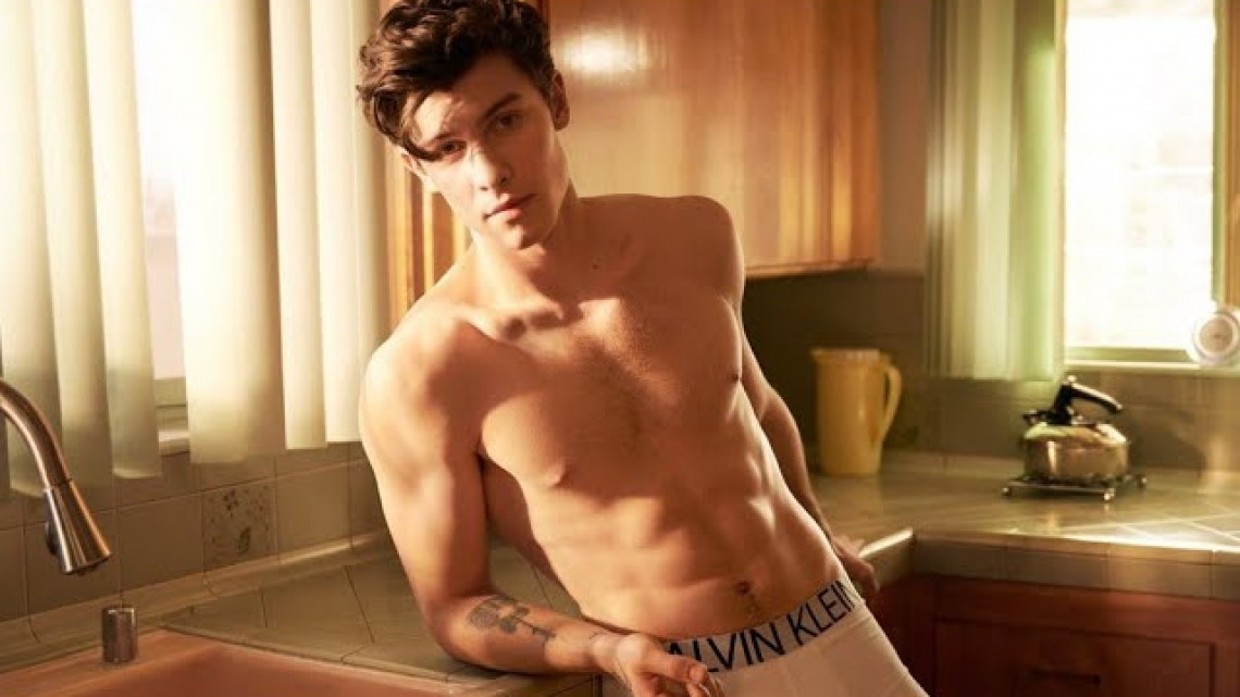 Shawn Mendes posa para Calvin Klein