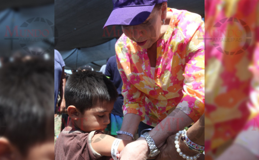 Gran aceptación las pulseras colocadas a niños en playa Bagdad 