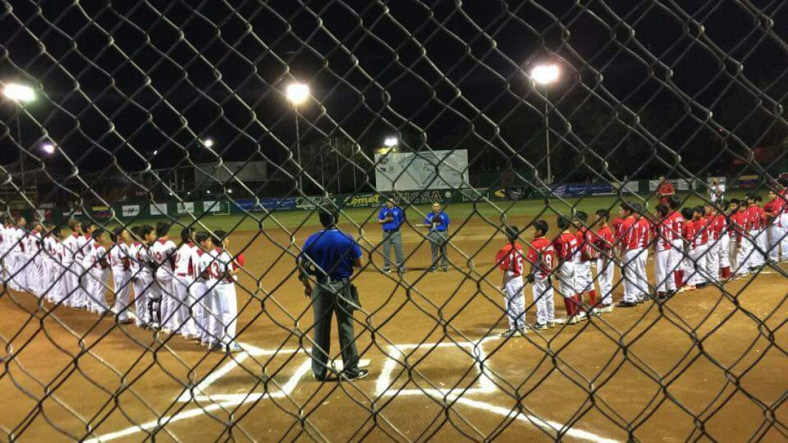 México vence por nocaut a Perú en su debut en CPB