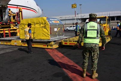 Arriban a México más de 250 mil dosis de la vacuna contra el COVID-19 de Pfizer 