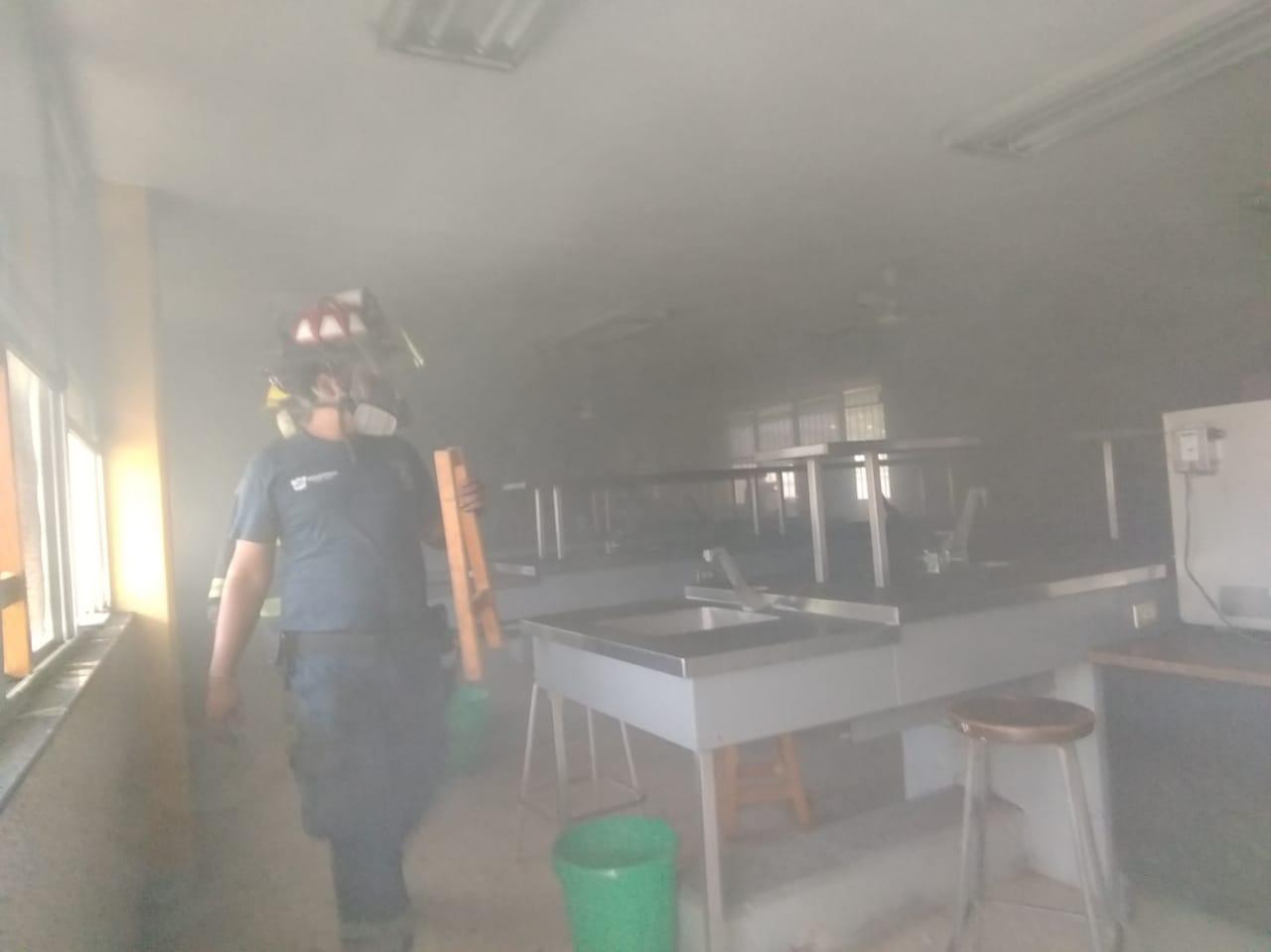 Se incendia laboratorio del Tec de Madero, 3 intoxicados