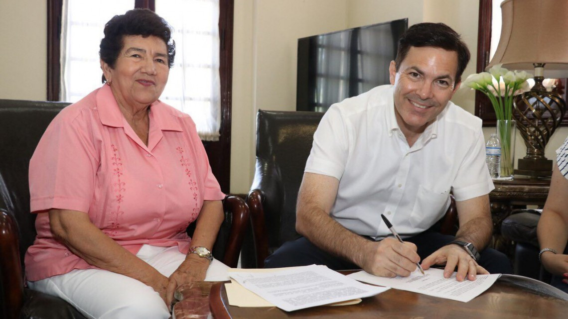 Donan Autobús de pasajeros al Ayuntamiento de Tampico