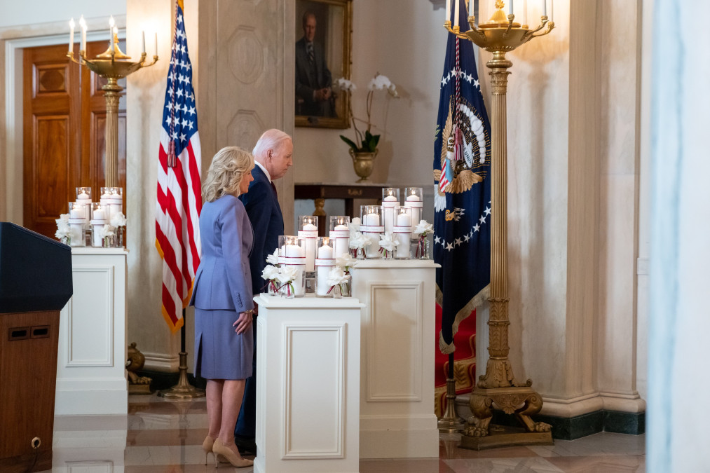 A un año del tiroteo en Uvalde, Biden exige al congreso prohibir rifles de asalto