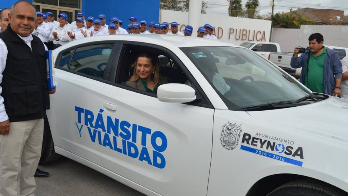 Ayuntamiento felicita a policías en su día