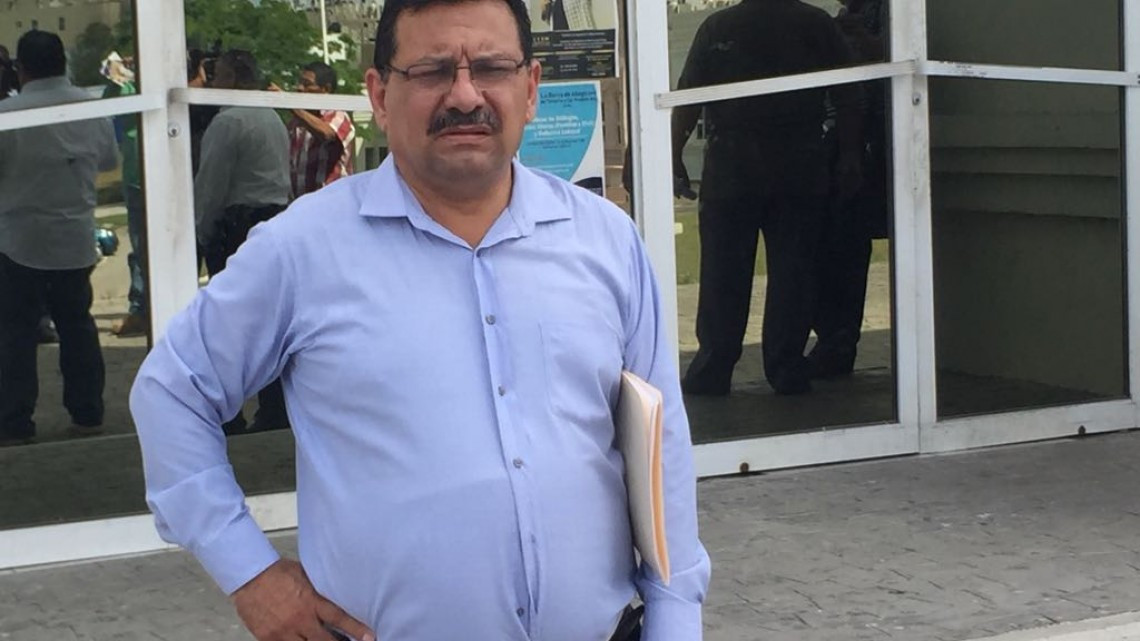 Abogados se manifiestan en contra del maltrato de una juez en juzgado