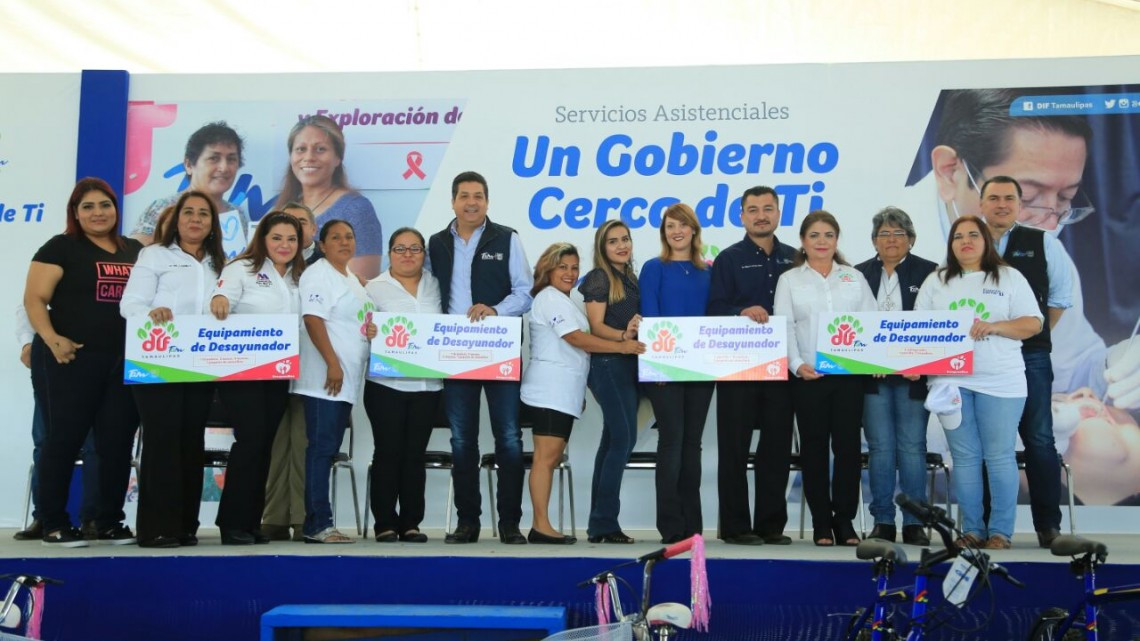 Gobernador entrega apoyos a familias de la región ribereña