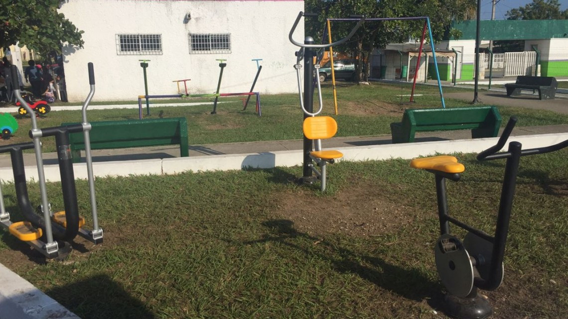 Entregan aparatos para realizar ejercicio y autoridad ruega cuidarlos