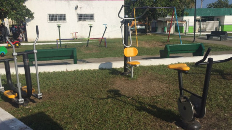 Entregan aparatos para realizar ejercicio y autoridad ruega cuidarlos