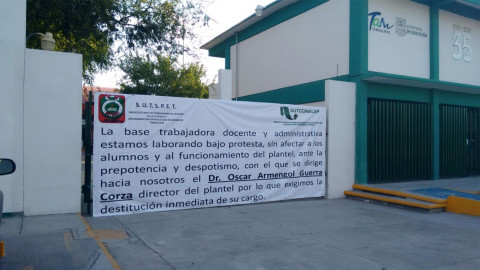 Docentes laboran bajo protesta por trato de prepotencia y despotismo