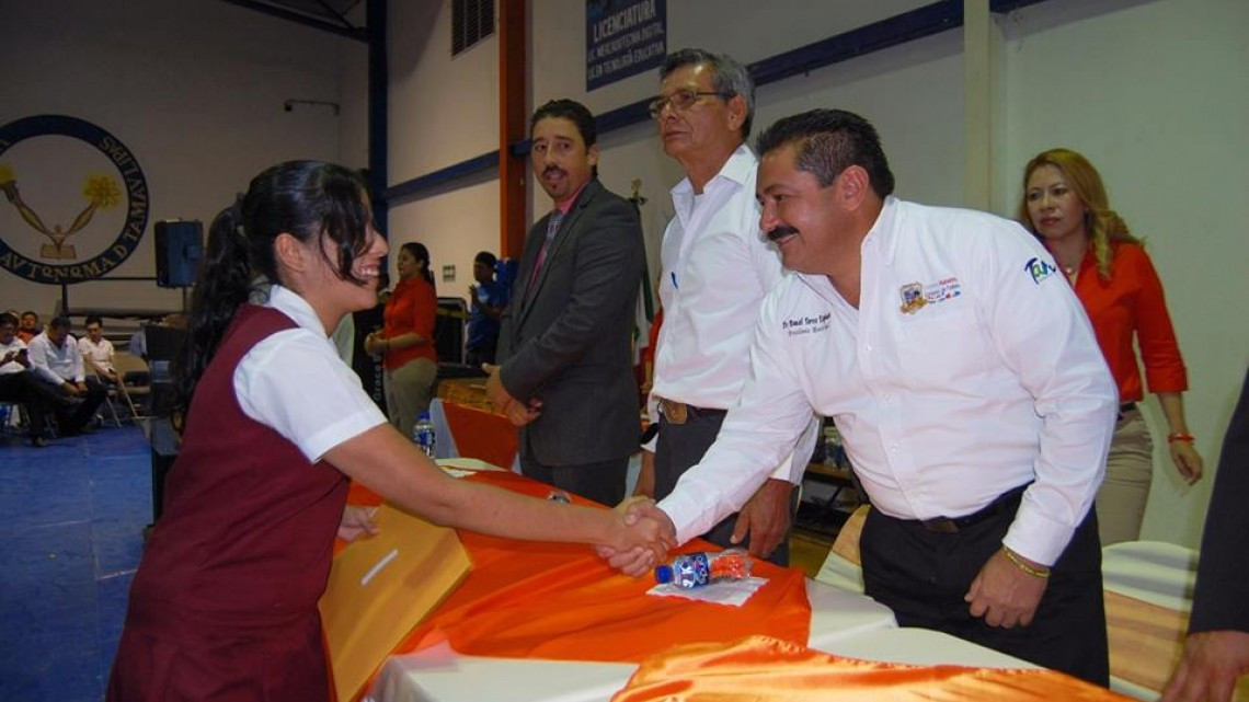 Alcalde felicita graduados de Secundaria General #1