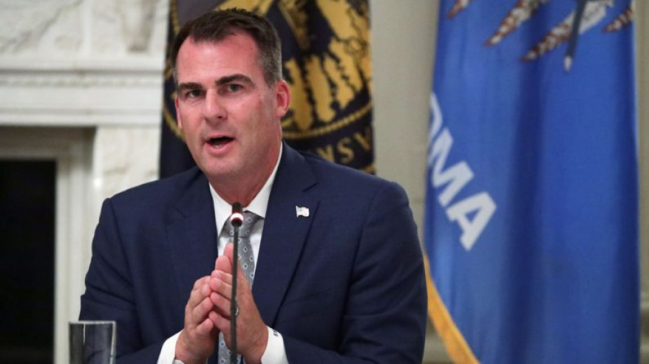 Gobernador de Oklahoma da positivo a COVID-19