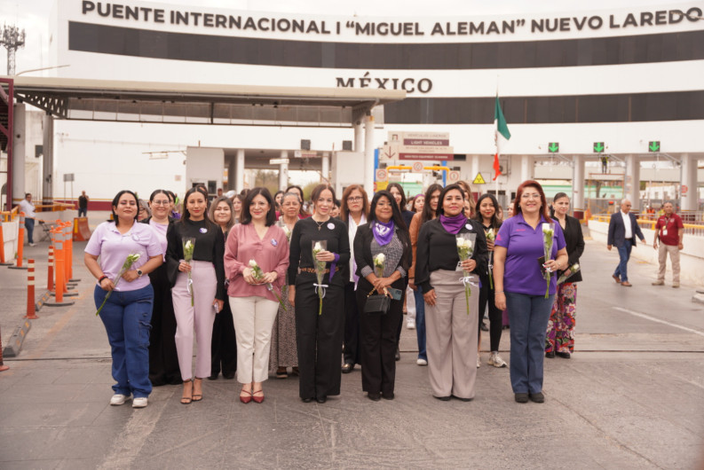 Mujeres de Nuevo Laredo y Laredo, Texas marchan unidas en el marco del 8 de marzo