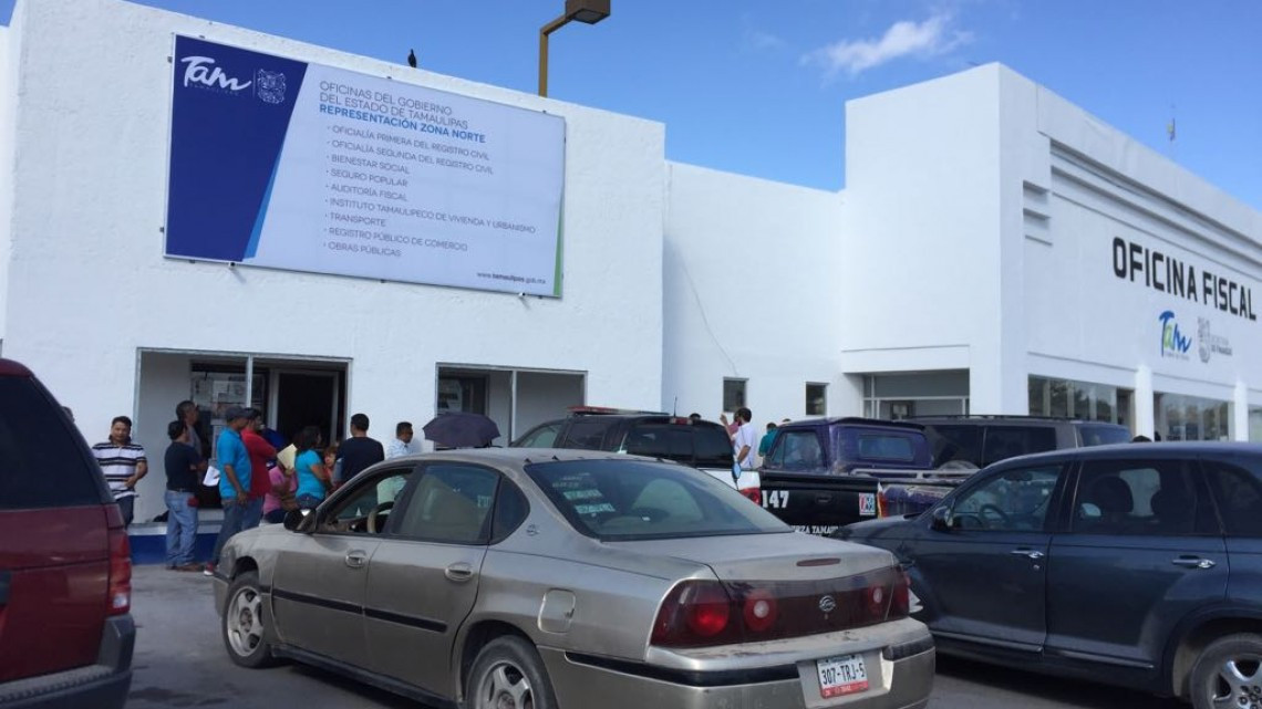 Saturan contribuyentes Oficina Fiscal, aprovechan descuentos