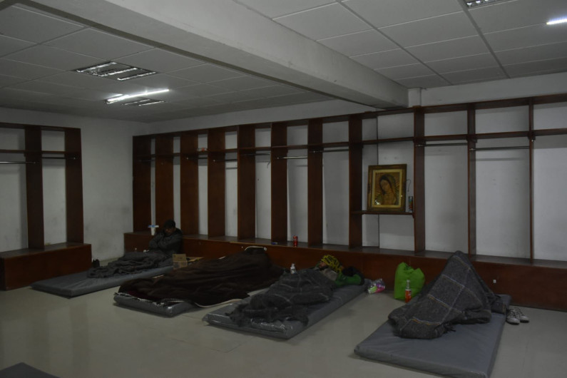 Reciben a las primeras personas en albergue temporal