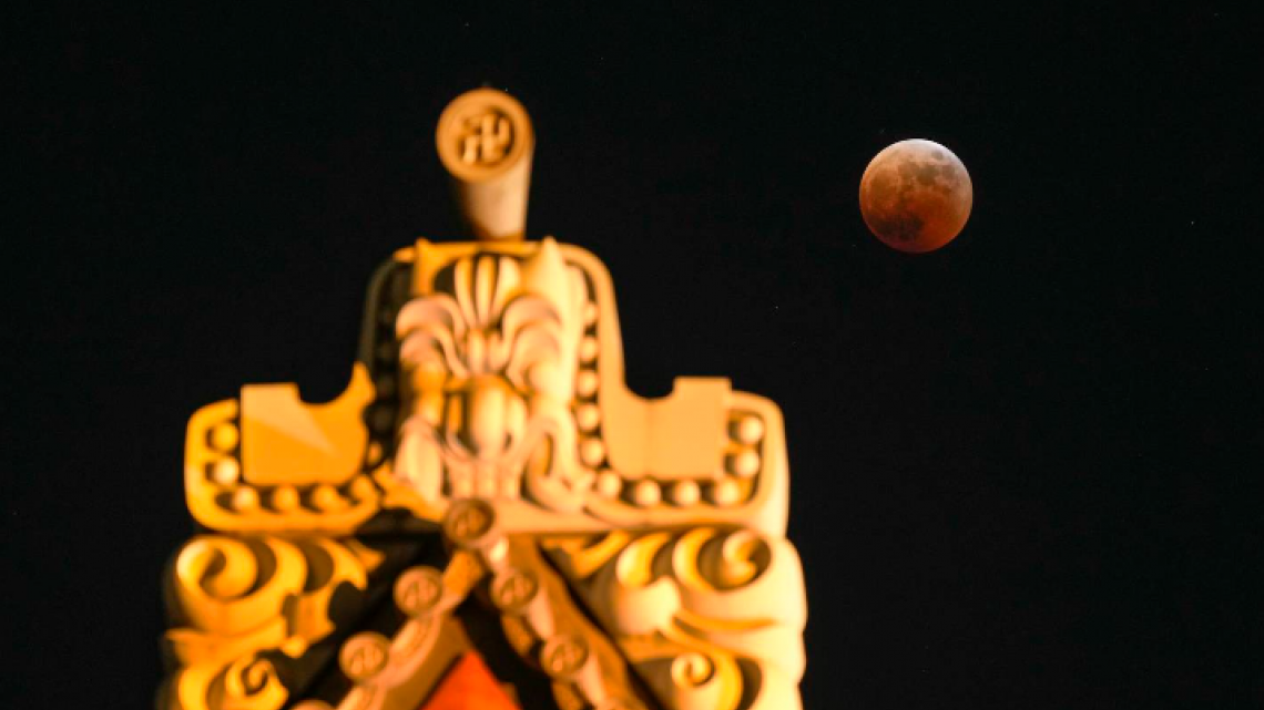 Así se vivió el eclipse lunar total; fenómeno no volverá a repetirse hasta el 2025