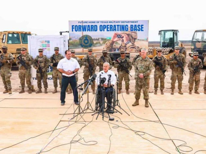 Texas construirá  base militar en frontera con México