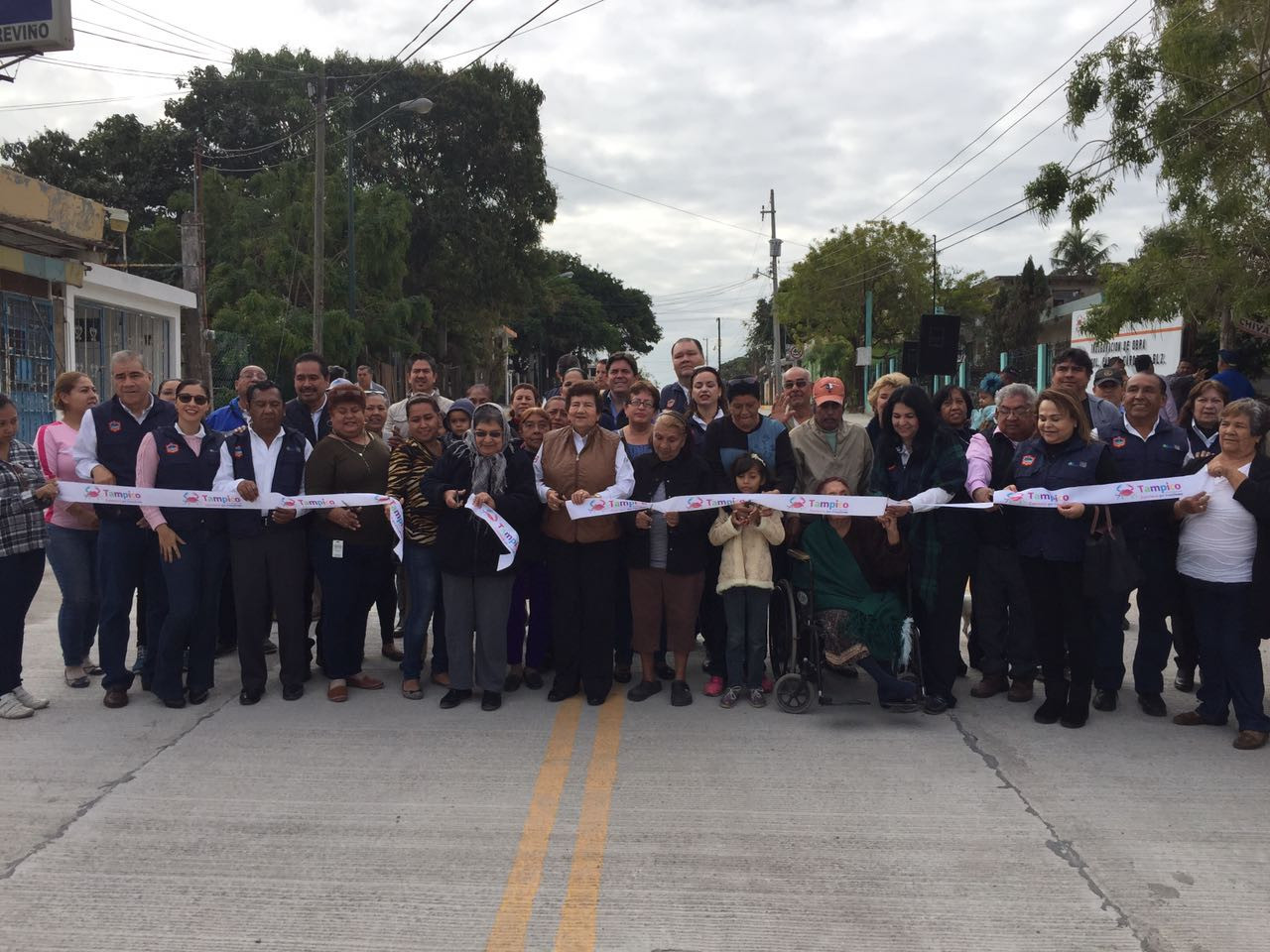 Inaugura alcaldesa dos calles en zona norte de Tampico