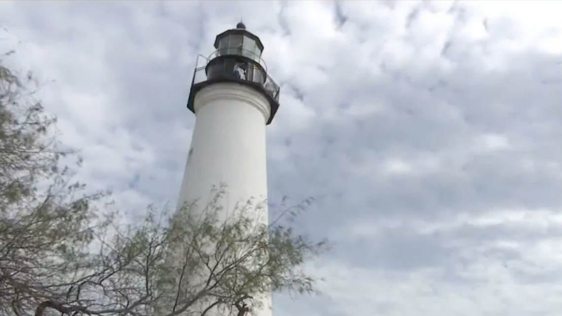 Celebran reapertura del faro de Puerto Isabel