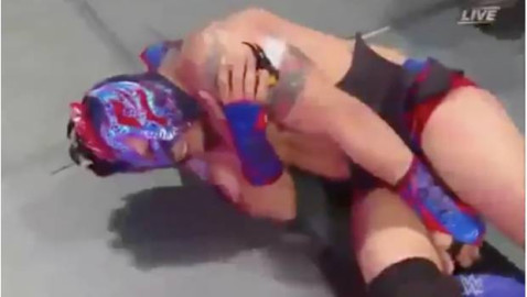 Agreden con botellazo a Kalisto en show de la WWE
