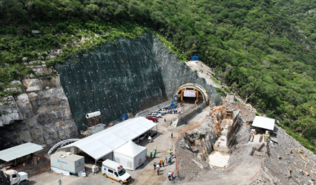 Américo Villarreal impulsa infraestructura verde: concreto ecológico y reforestación en carretera Mante–Ocampo–Tula