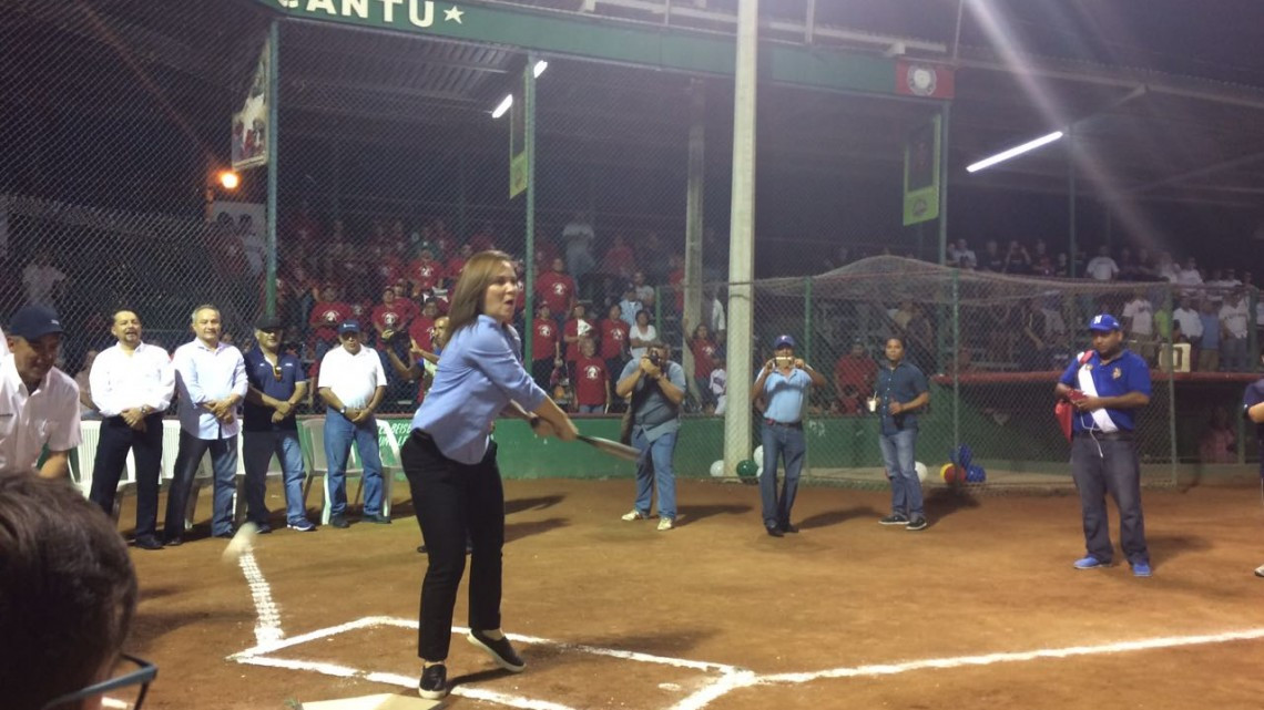 México vence por nocaut a Perú en su debut en CPB