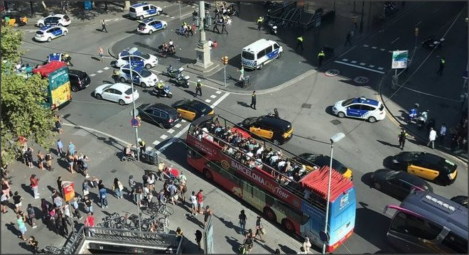 Reportan atropello masivo en la Rambla de Barcelona