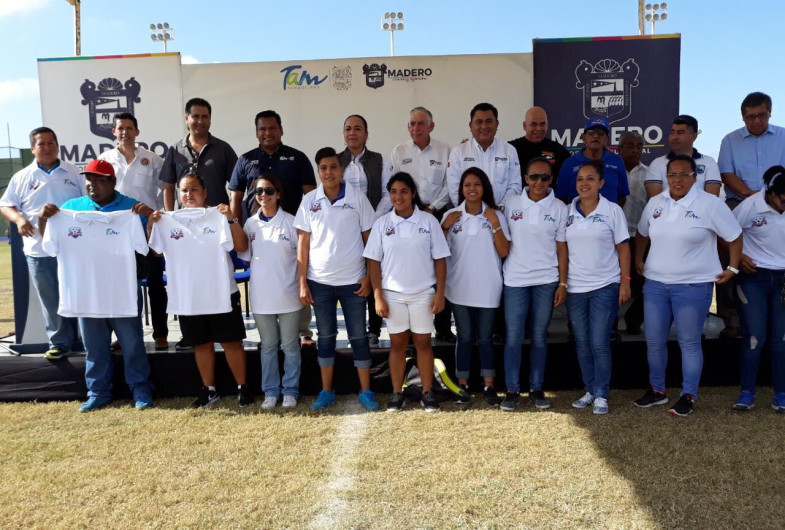 Entrega INDE uniformes a representantes de Tamaulipas