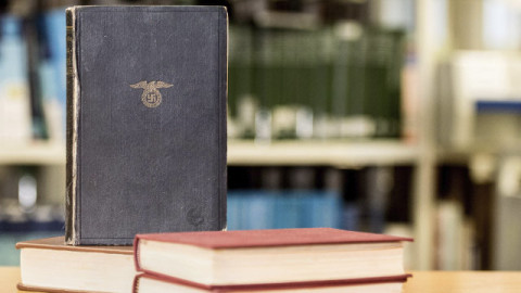 Realizan polémica subasta de objetos de Adolf Hitler 