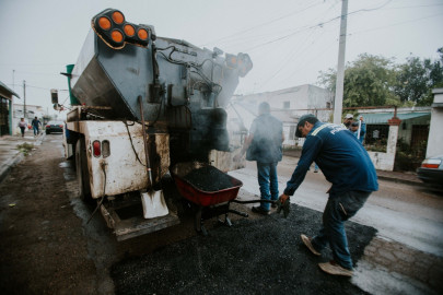 Intensifica Gobierno de Matamoros acciones de bacheo en las zonas urbana y rural