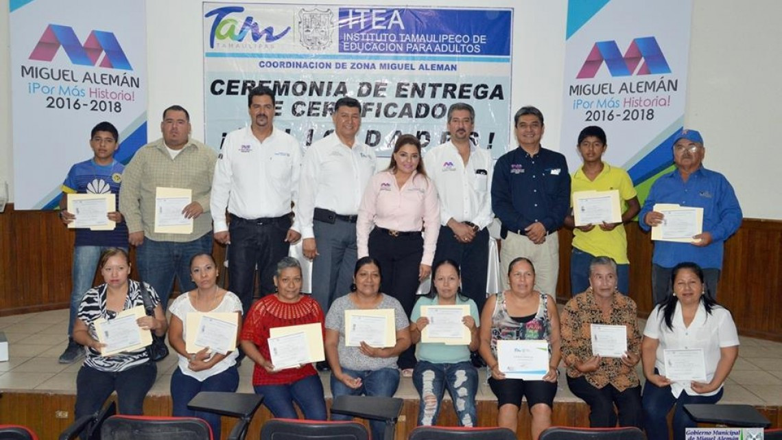 Entrega ITEA certificados de primaria y secundaria