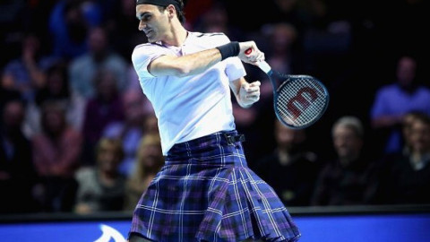 Federer jugó con una falda escocesa