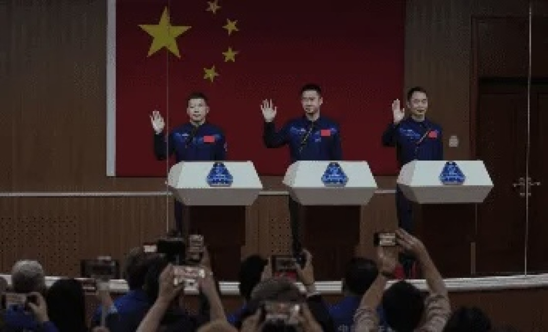 Regresan a salvo astronautas chinos atrapados en estación espacial