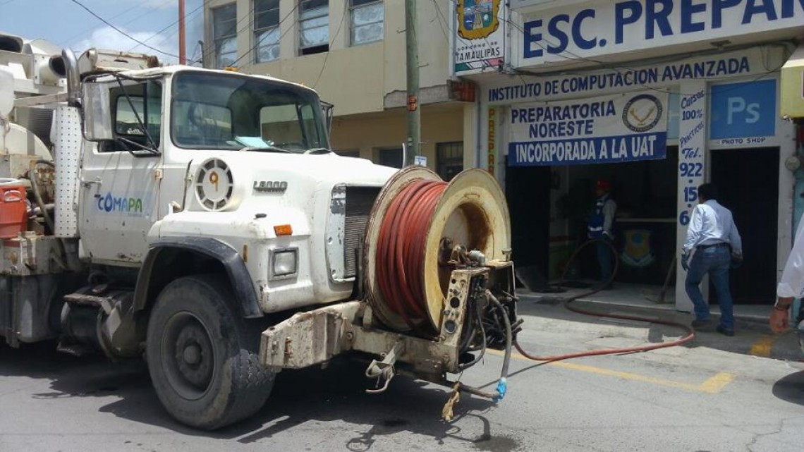 Comapa trabaja con equipo vactor