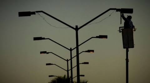 Financian alumbrado inservible