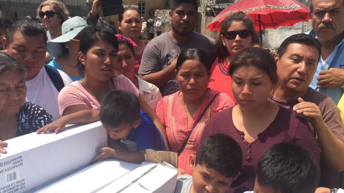 Dotan de electrodomésticos a familias damnificadas por incendio
