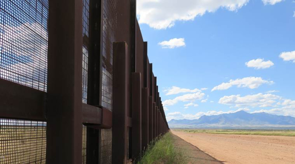 Estados Unidos sólo tiene recursos para prototipo de muro fronterizo