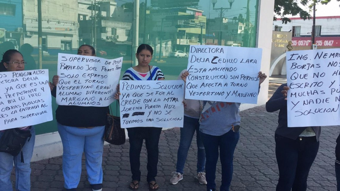 Madres se oponen a construcción de muros en escuela de Madero