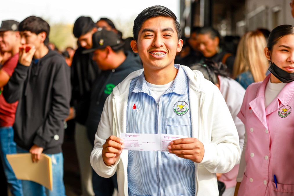 Educación, clave para construir un futuro próspero: Carlos Peña Ortiz