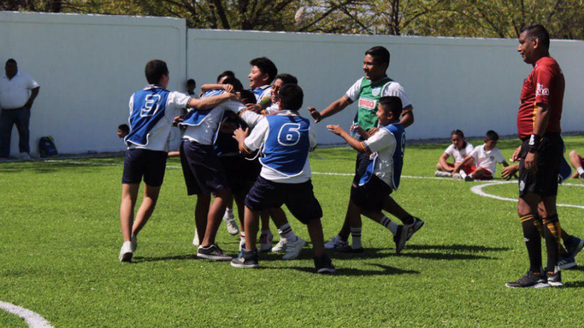 Inaugura Gobernador Cancha de pasto sintético en Ciudad Mante