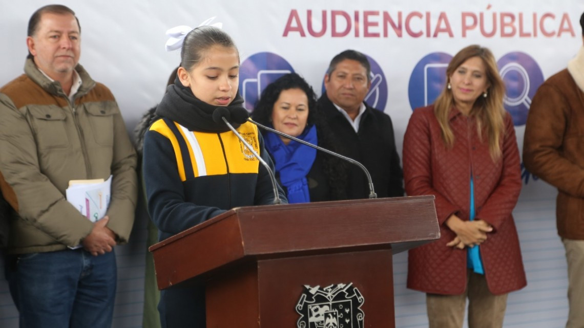 Maki recibe a ciudadanos en Lomas de Valle Alto