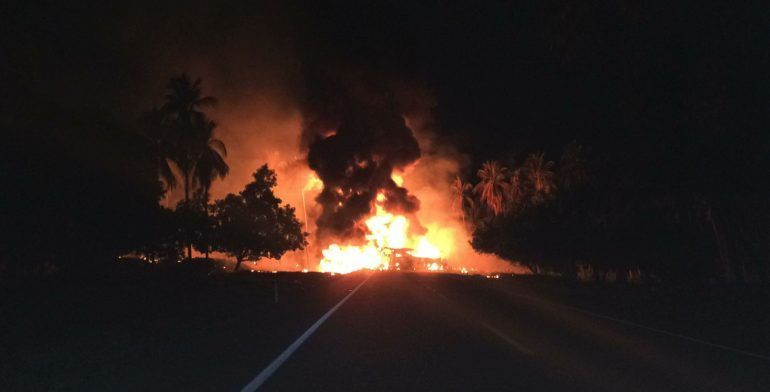 Explosión en autopista Siglo 21 de pipa en Morelia